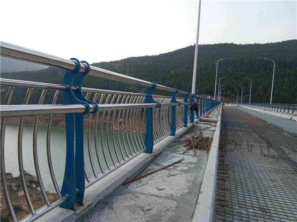 芜湖不锈钢桥梁护栏的特点及其在桥梁安全中的重要作用